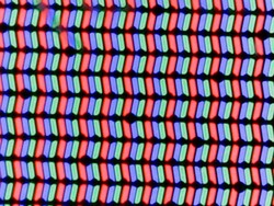 LC-displayen använder en klassisk RGB-subpixelmatris som består av en röd, en blå och en grön lysdiod.