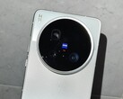 Den praktiska videon visar Vivo X200 Ultra inklusive dess stora Zeiss-kamera (Bildkälla: Little Red Book, Weibo)