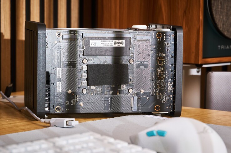 Det finns tre M.2-2280-platser på F4-425 Plus-moderkortet.