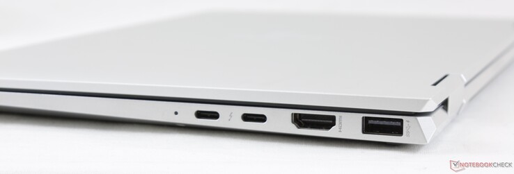 Höger: 2x USB 3.1 Typ-C med Thunderbolt 3, HDMI 1.4b, USB 3.1 Typ-A