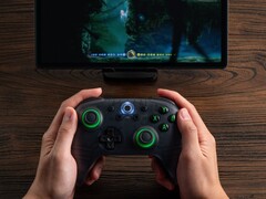 Den trådlösa handkontrollen 8BitDo Ultimate 2C finns nu tillgänglig i en transparent svart variant. (Bildkälla: 8BitDo)