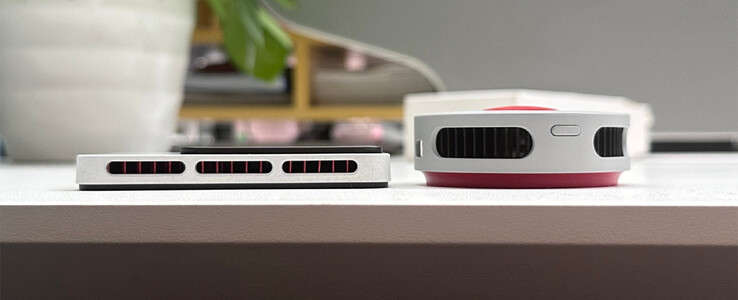 OnePlus nya magnetiska kylare uppges vara 1 cm tjock. På bilden bredvid den äldre magnetiska kylaren.