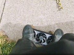 Asus Astral RTX 5080 ombyggd till en skateboard. (Bildkälla: ashleysaidwhat på Reddit)