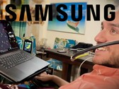 Neuralink-patient som använder BCI, med Samsungs logotyp överst.