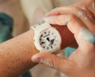 Casio G-Shock GA2100CROCS25-7 (bilden) har en anpassad Crocs-logotyp på urtavlan. (Bildkälla: Casio)
