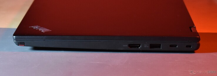 höger: digitizerpenna, HDMI, USB A 3.2 Gen 1, USB C 3.2 Gen 2, Kensingtonlås