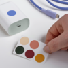 IKEA Sjöss 65W USB-laddare med 1 port kan anpassas med de medföljande klistermärkena. (Bildkälla: IKEA)