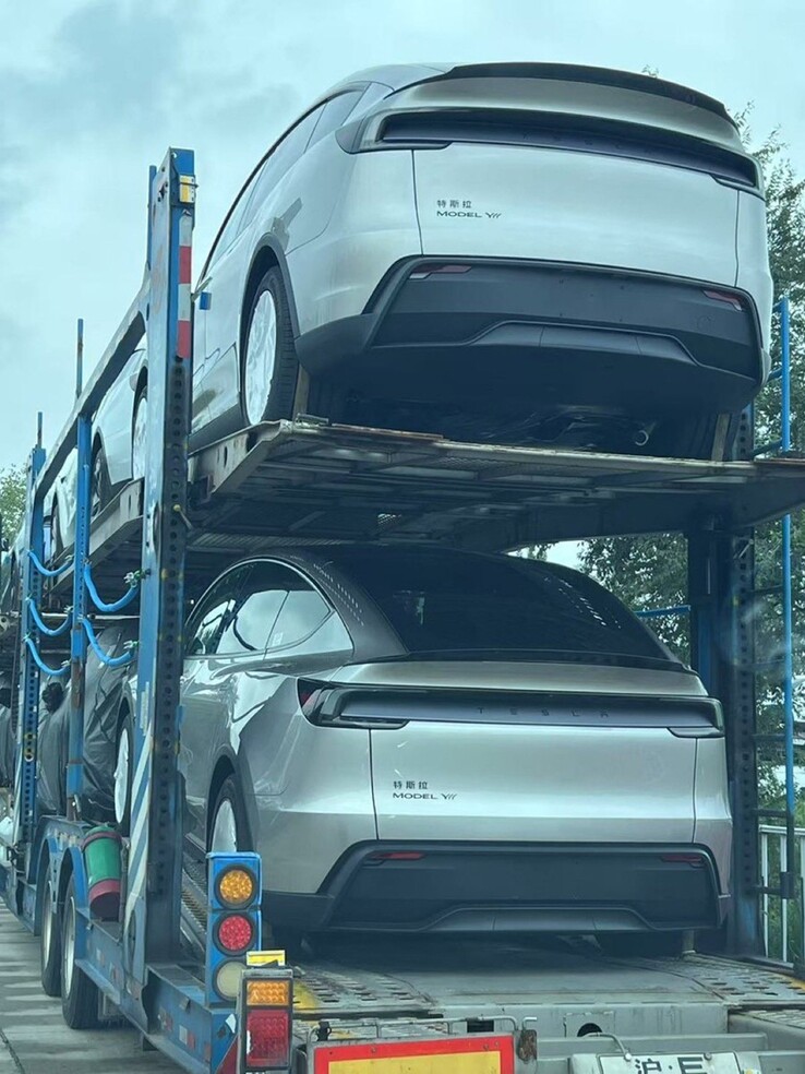 Tesla Model Y Ls på en biltransportör i Kina (Bildkälla: TslaChan on X)
