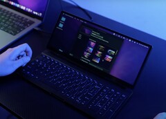 KeyGo kombinerar ett komplett tangentbord med en 12,8-tums pekskärm för $ 249. (Bildkälla: Kickstarter)  