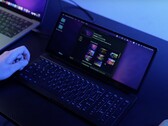 KeyGo kombinerar ett komplett tangentbord med en 12,8-tums pekskärm för $ 249. (Bildkälla: Kickstarter)  