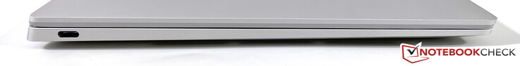 Vänster sida: USB-C 4.0 med Thunderbolt 4 (40 Gbps, Power Delivery, DisplayPort-ALT-läge)