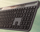 Logitech kommer att sälja Signature Slim Solar Plus i endast det utförande som visas, åtminstone till en början. (Bildkälla: via Roland Quandt)
