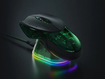 Razer Boomslang 20th Anniversary Edition på Mouse Dock Pro laddningsstation. (Bildkälla: Razer)