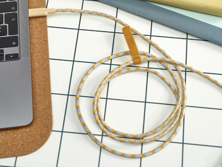 IKEA Rundhult USB-C till USB-C kabel i beige/blått (Bildkälla: IKEA)