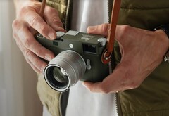 Safari-utgåvan av den ikoniska mätsökarkameran Leica M11-P kommer att finnas i olivgrönt (Bildkälla: Leica)