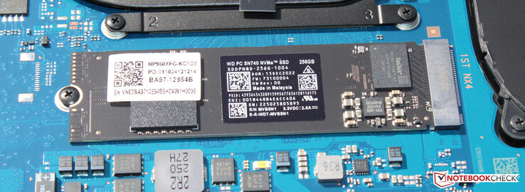 En PCIe 4 SSD fungerar som systemenhet.