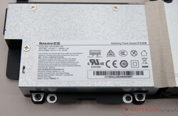 Intern strömförsörjningsenhet med 135 watt (19 V; 7,1 A)