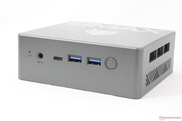 Framsida: Återställningsknapp, 3,5 mm headset, USB-C w/ Power Delivery + DisplayPort, 2x USB-A 3.0, strömbrytare