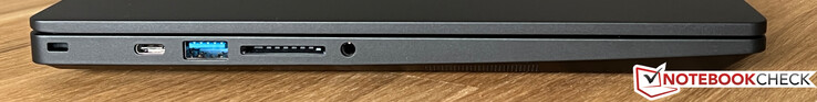 Vänster: Kensingtonlås, USB-C 3.2 Gen 2 (10 GBit/s, Power Delivery, DisplayPort ALT mode 1.4), USB-A 3.2 Gen 1 (5 GBit/s), kortläsare, 3,5 mm ljud