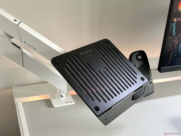 Laptopfästet kräver en extra monitorarm.