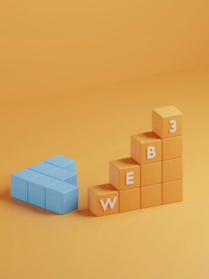 Stiliserade 3D-block bildar termen "Web3", som symboliserar både ambitionen och den strukturella komplexiteten i det decentraliserade spellandskapet (Bildkälla: Shubham Dhage via Unsplash)