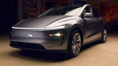 Den nya Model Y levereras med funktionen för adaptiva helljus aktiverad. (Bildkälla: Jay Leno/YT)