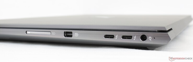 Höger: SD-kortsläsare, Mini-DisplayPort 1.4, 2x USB-C med Thunderbolt 4 PD + DP, AC-adapter