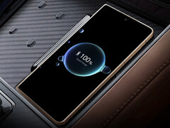 Magic V5 laddas trådlöst med 50 W.