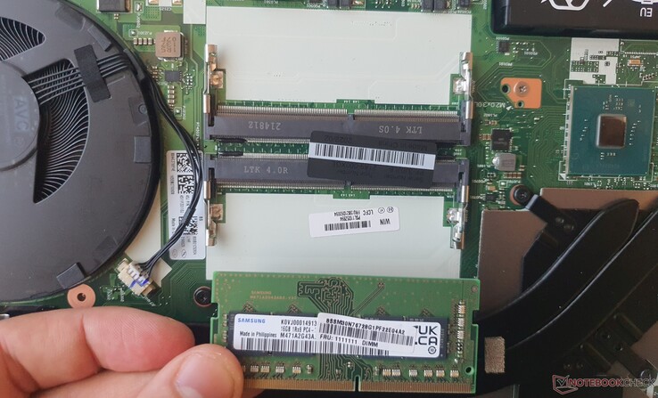 1x 16 GB DDR4-3200 RAM-minne (enkelkanal)