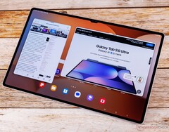 Efterföljaren till Galaxy Tab S10 Ultra (bilden) verkar ha en mindre skåra. (Bildkälla: Notebookcheck)
