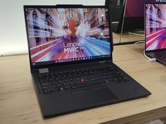 Hands-on: Från liten till stor - Lenovo släpper sin första T ThinkPad med penna- och surfplattefunktioner och väljer bort X13 2-i-1 i gengäld (bilden: ThinkPad T14s 2-i-1 Gen 1, bildkälla: Benjamin Herzig/Notebookcheck.com)