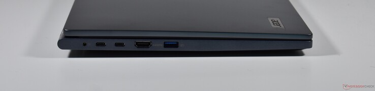 vänster: laddningsport, 2x USB4, HDMI, USB A 3.2 Gen 1