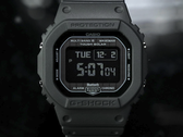 En närbild av displayen på Casio G-Shock GW-BX5600-1A1, mot en mörk bakgrund.