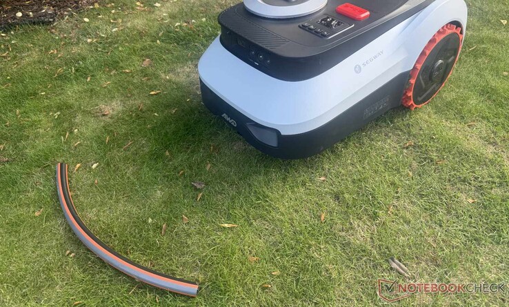 Navimow i2 LiDAR Pro upptäckte pålitligt trädgårdsslangen under testningen.