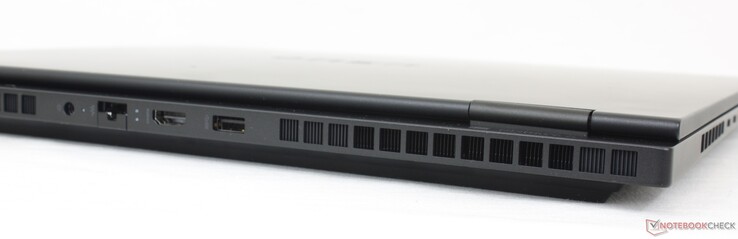 På baksidan: Nätadapter, Gigabit RJ-45, HDMI 2.1, USB-A (5 Gbps)