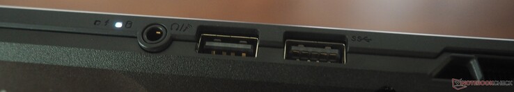 Höger sida: 3,5 mm ljud, USB-A 2.0, USB-A 3.2 Gen1