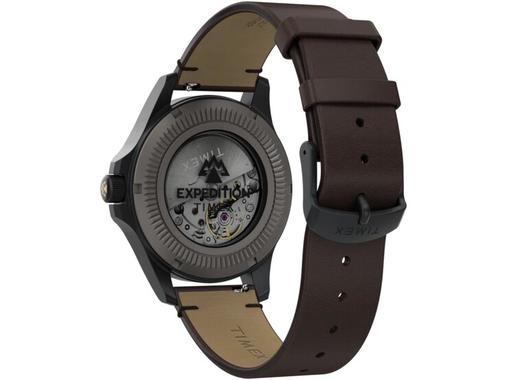 Baksidan av Timex Expedition Field Post Titanium med synlig bakboett, automatisk urverk och brunt läderarmband.