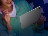 Redmi Pad 2 SE är tillgänglig på Giztop för $ 229. På bilden: en kampanjbild som visar surfplattans bakre design.