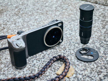 X300 Pro med Grip Kit och telekonverter (bildkälla: Alex Wätzel)