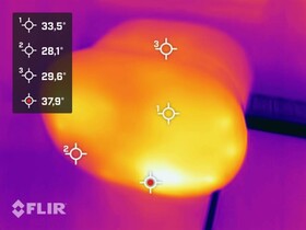 Den heta punkten på framsidan är inte direkt sval med 38°C.