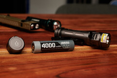 Loop Gear SK06 med ett 18650-batteri och magnetisk ändkåpa