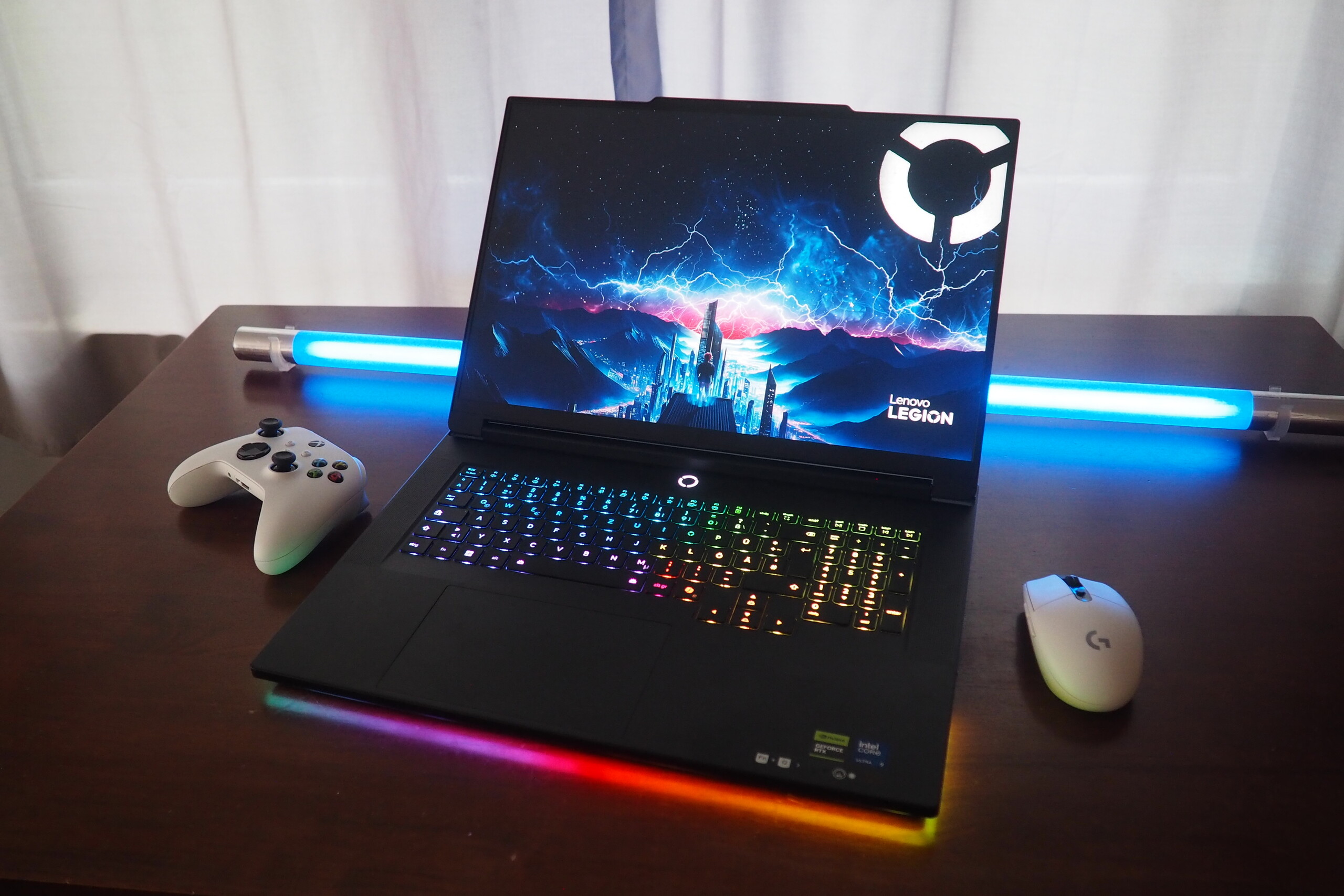 Lenovo Legion 9 18 med RTX 5090 i recension