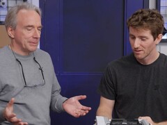 Linus Torvalds intervjuades av Linus Tech Tips och kritiserade skarpt ett av Musks tillvägagångssätt. (Bildkälla: Linus Tech Tips)