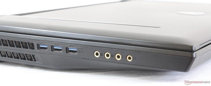 Vänster: 3x USB 3.0 Typ A, 1x Mikrofon-in, Hörlurar - ESS Sabre HiFi, Line-ut, Line-in