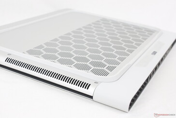Hexagonala ventilationsgaller är en stapelvara för Alienwares design