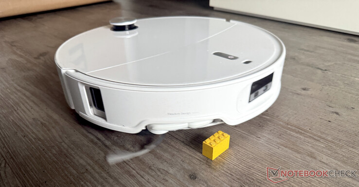 Roborock Qrevo Curv 2 Pro strax före plintkraschen