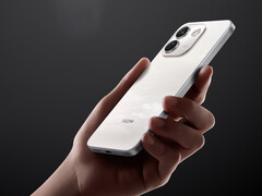 Note 17 Pro Max har även stöd för 100 W snabbladdning. Bild: en reklambild som visar telefonens baksida.