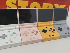 Miyoo Mini Flip i de fyra föreslagna lanseringsfärgerna. (Bildkälla: u/TenLevels)