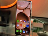 Oppo Find X8 Ultra i recension. (Bildkälla: Marcus Herbrich/Notebookcheck)