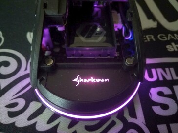 Sharkoon Light² 200 med öppen ovansida och RGB-belysning på